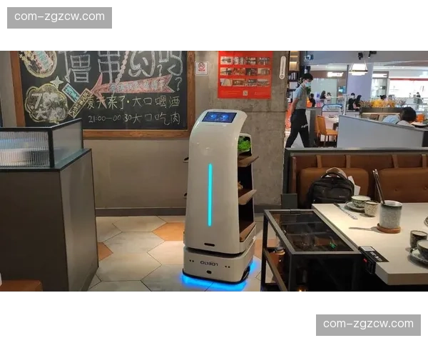 智能餐饮配送机器人 解决了看台“最后一公里”的交付难题